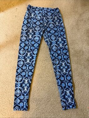 LuLaRoe Blue and White Medallion Print Leggings